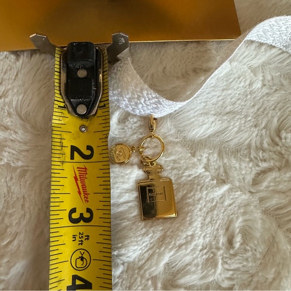Authentic CHANEL number 5 Charm and Gift Bag - Picture 7 of 9